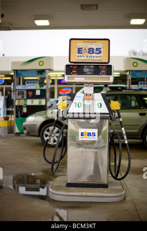 E 85 Ethanol Mischung Kraftstoffpumpe an einer Tankstelle Stockfoto