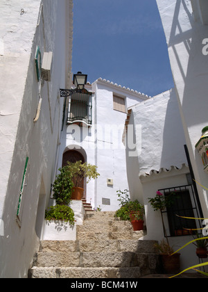 Frigiliana ist eines der schönsten andalusischen "weiße" Dörfer des südlichen Spanien in die Alpujarras. Stockfoto