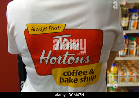 Eine Tim Horton s Kaffee und Backen-Shop-Kette wird am Eröffnungstag in Pennsylvania Station in New York gesehen. Stockfoto