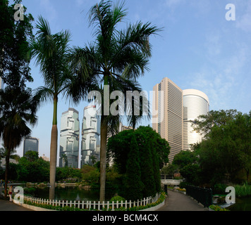 China Hong Kong Hong Kong Park View von Lippo Centre Tower und andere Wolkenkratzer Stockfoto