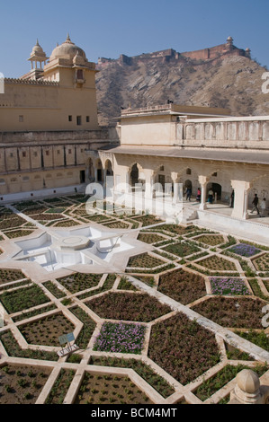 Amber Fort, Gitter Elfenbein Windows, florale Intarsien Marmor Designs, Weinkeller, innere Gärten, Jaipur, Rajasthan, Indien Stockfoto