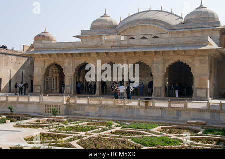 Amber Fort, Gitter Elfenbein Windows, florale Intarsien Marmor Designs, Weinkeller, innere Gärten, Jaipur, Rajasthan, Indien Stockfoto