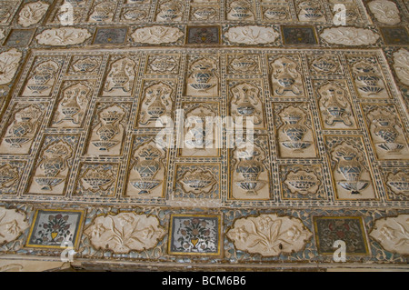 Amber Fort, Gitter Elfenbein Windows, florale Intarsien Marmor Designs, gespiegelt Wände, Decke, Sheesh Mahal, Jaipur, Rajasthan, Indien Stockfoto