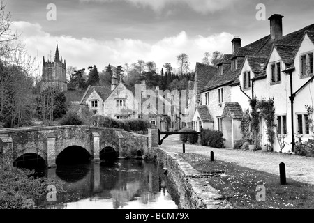 Malerischen Cotswolds Dorf von Castle Combe Wiltshire England Frühjahr April 2009 Stockfoto