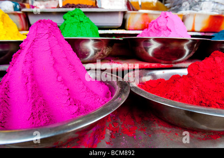 Farbige Pulver zur hinduistischen Ritualen Devarja Markt Karnataka Mysore Indien verwendet Stockfoto