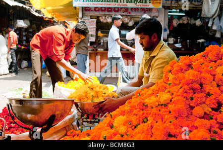 Blume-Stall In Devarja Markt Mysore Bundesstaat Karnataka Indien Stockfoto