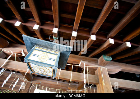 Lampe Aufhängen in Meiji-Jingu-Schrein in Tokio Stockfoto