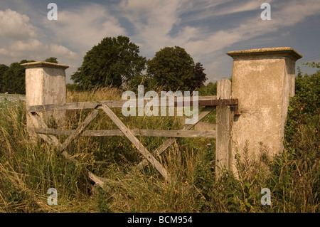 Alte Farm Gate South Stoke Berkshire England Stockfoto