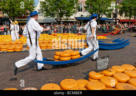 Käse-Träger in Alkmaar Käsemarkt Alkmaar, Nordholland, Niederlande. Stockfoto