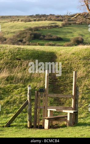 Halten Sie sich auf dem Wychavon Way auf, der den bredon-Hügel hinaufführt Stockfoto