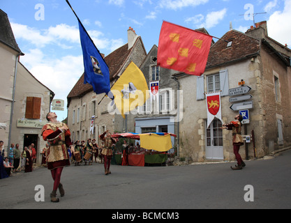 Bastille-Tag im Winkel Sur L'Anglin der schönen mittelalterlichen Dorf in Vienne, Poitou-Charentes, Frankreich gefeiert wird. Stockfoto