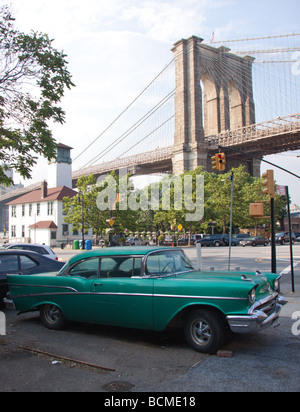 Brooklyn Bridge, Fulton Feuerlöschboot Station 1957 Chevy Stockfoto