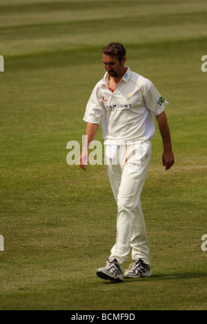 Australische schnelle Bowler Jason Gillespie spielen für Glamorgan in der Grafschaft-Meisterschaft Stockfoto