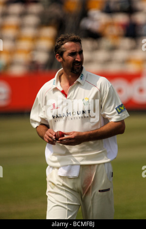 Australische schnelle Bowler Jason Gillespie spielen für Glamorgan in der Grafschaft-Meisterschaft Stockfoto