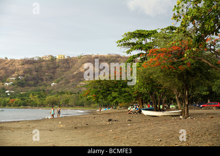 Ein Blick auf Playa Flamingo Strand an der Pazifikküste von Guanacaste. Es ist bekannt für seinen schwarzen Sand in Costa Rica Stockfoto