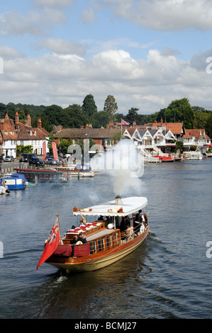 Henley on Thames 63 Fuß Passagier Steam starten Alaska machen ihren Weg nach unten die Themse das Teak Boot stammt aus dem Jahre 1883 Stockfoto