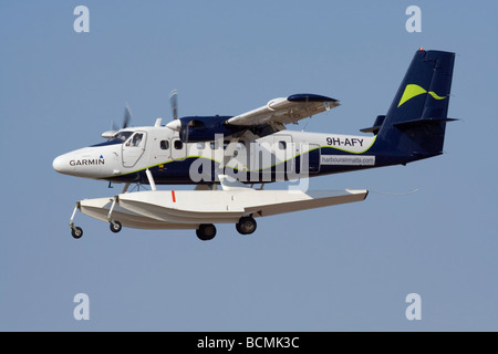 De Havilland Canada DHC-6 Twin Otter amphibischen Flugzeugen mit Einziehfahrwerk installiert in seiner Schwimmer Stockfoto