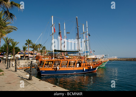 Boote im Hafen Side Türkei angedockt Stockfoto