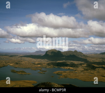 Suilven und Fion Loch in Sutherland von Stac Pollaidh Assynt in der Nähe von Ullapool lWester Ross Scotland Stockfoto