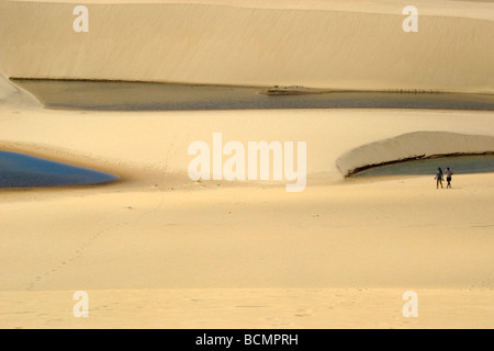 Seen zwischen Sanddünen aus Pequenos Lencois Maranhenses Barreirinhas Maranhão, Brasilien Stockfoto