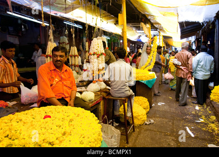 Blumen zum Verkauf In Devarja Markt Mysore Bundesstaat Karnataka Indien Stockfoto