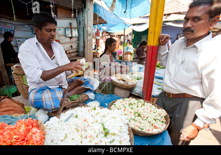 Blume-Stall In Devarja Markt Mysore Bundesstaat Karnataka Indien Stockfoto
