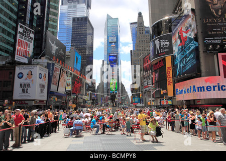 Massen im Times Square in New York City, USA Stockfoto