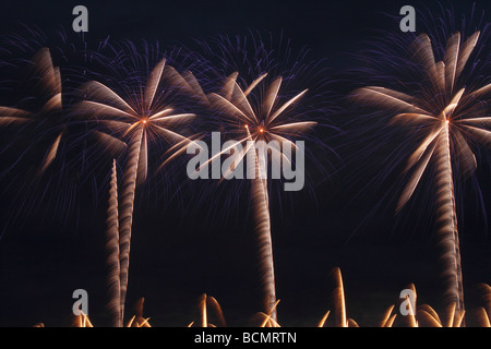 Berlin-Feuerwerk während der Pyromusikale am geschlossenen Flughafen Berlin Tempelhof EU DE DEU BRD Bundesrepublik Deutschland Stockfoto