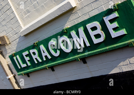 Ilfracombe Schild am Ilfracombe Museum Stockfoto