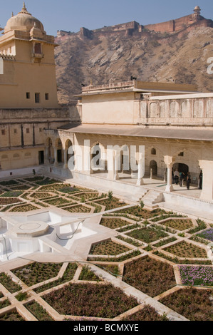 Amber Fort, Gitter Elfenbein Windows, florale Intarsien Marmor Designs, Weinkeller, innere Gärten, Jaipur, Rajasthan, Indien Stockfoto