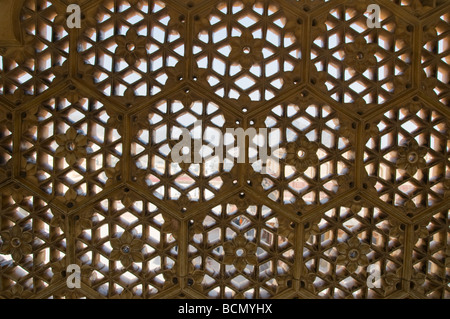 Amber Fort, marmorierte Bildschirme, geschnitzt aus einem Stück Marmor, Ganesh Pol Tor, kühlen Brisen, anzeigen, Jaipur, Rajasthan, Indien Stockfoto