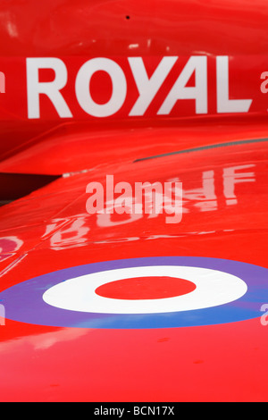 Rot, weiß und blau RAF "Royal Air Force" Logo am Flügel der "Red Arrows" Hawk Flugzeuge, "Nahaufnahme", UK Stockfoto