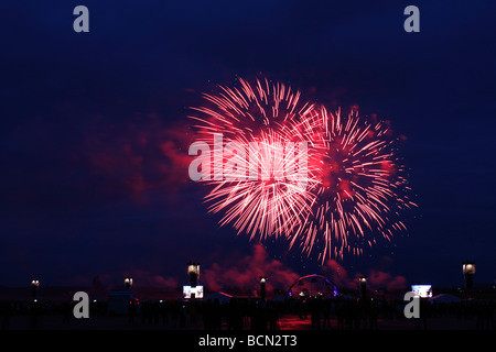 Berlin-Feuerwerk während der Pyromusikale am geschlossenen Flughafen Berlin Tempelhof EU DE DEU BRD Bundesrepublik Deutschland Stockfoto