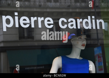 Pierre Cardin Shops Paris Frankreich Stockfoto