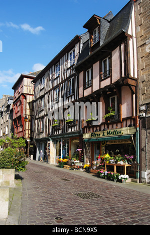 Halbe Fachwerkhaus Altbauten in Dinan in der Bretagne Stockfoto