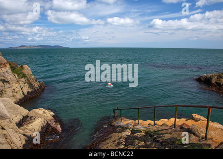 Schwimmer in Sandycove vierzig Fuß Badebereich Dun Laoghaire in der Nähe von Dublin Irland Irland irische Republik Europa Stockfoto