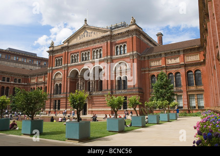 Victoria and Albert Museum London England The John Madejski Garden 2009 2000s HOMER SYKES Stockfoto