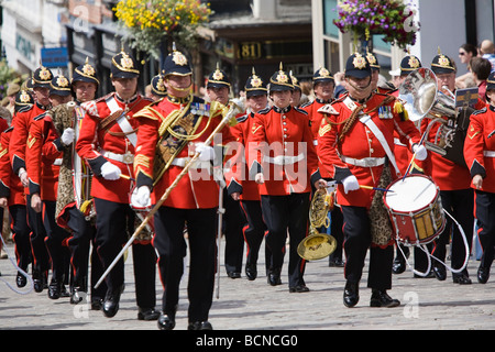 Die Kohema-Band (Princess of Wales Regiment) parade durch Guildford nach der Rückkehr von Touren in Afghanistan und im Irak. Stockfoto