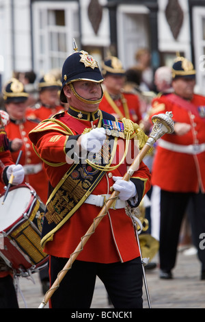 Die Kohema-Band (Princess of Wales Regiment) parade durch Guildford nach der Rückkehr von Touren in Afghanistan und im Irak. Stockfoto