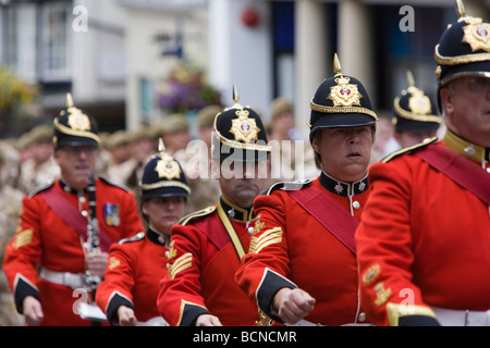 Die Kohema-Band (Princess of Wales Regiment) parade durch Guildford nach der Rückkehr von Touren in Afghanistan und im Irak. Stockfoto