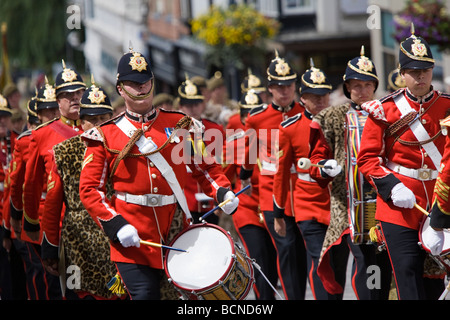 Die Kohema-Band (Princess of Wales Regiment) parade durch Guildford nach der Rückkehr von Touren in Afghanistan und im Irak. Stockfoto