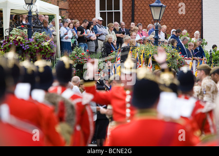 Die Kohema-Band (Princess of Wales Regiment) spielen bei einer Zeremonie in Guildford nach Reisen in Afghanistan und im Irak. Stockfoto