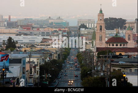 16th Street am Abend (Sommer), Blick vom Castro Street, San Francisco, Kalifornien, USA Stockfoto