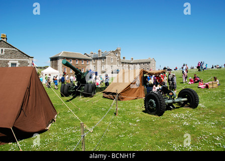 militärische Zelte und Ausrüstung an einen zweiten Weltkrieg Gedenktag in Falmouth in Cornwall, Großbritannien Stockfoto