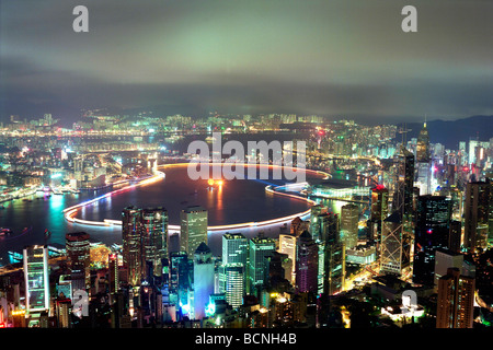 Blick auf die beleuchtete Victoria Bay und Umgebung in der Nacht von Hong Kong Rückkehr nach China, Hong Kong, China Stockfoto