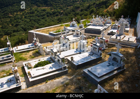 Friedhof in Kirche der Jungfrau Maria Lagouvarda Jungfrau Maria der Schlangen in Markopoulo auf griechischen Insel von Kefalonia Griechenland GR Stockfoto