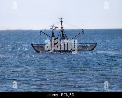 Garnelen fischen Trawler in der Nordsee vor der Nordfriesischen Inseln Deutschland tätig Stockfoto