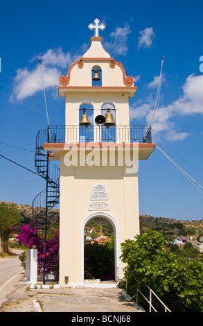 Glockenturm in Kirche der Jungfrau Maria Lagouvarda Jungfrau Maria der Schlangen in Markopoulo auf griechischen Insel von Kefalonia Griechenland GR Stockfoto