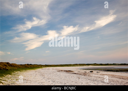 Schönem Wetter Wolken über den Strand von Hougharry, North Uist, Schottland Stockfoto