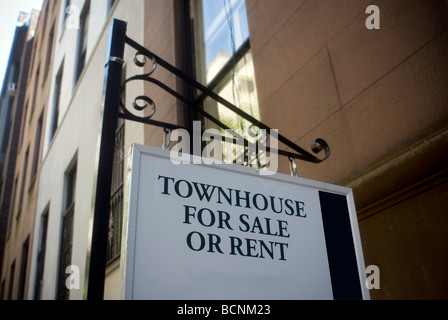 Melden Sie für Reihenhaus zum Verkauf in Greenwich Village in New York am 5. Juli 2009 Richard B Levine Stockfoto